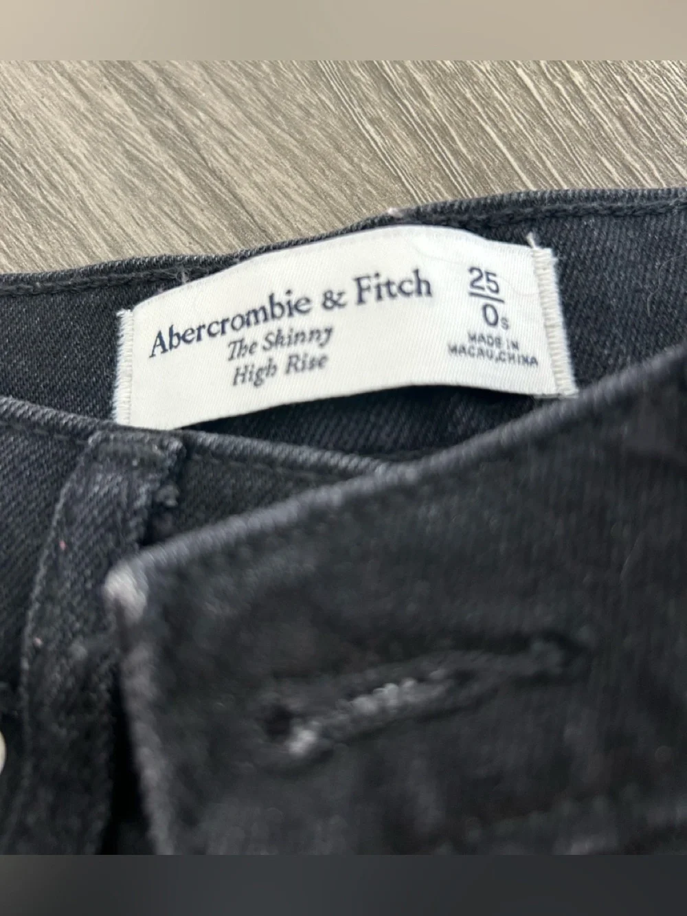 Abercrombie & Fitch The Skinny High Rise. Size  25. New